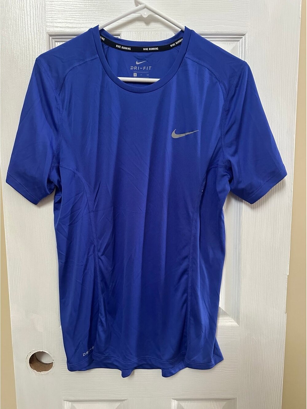 Nike men’s running shirt size small
